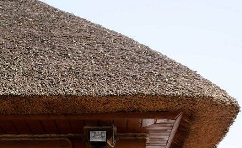 Пример укладки соломы на крышу